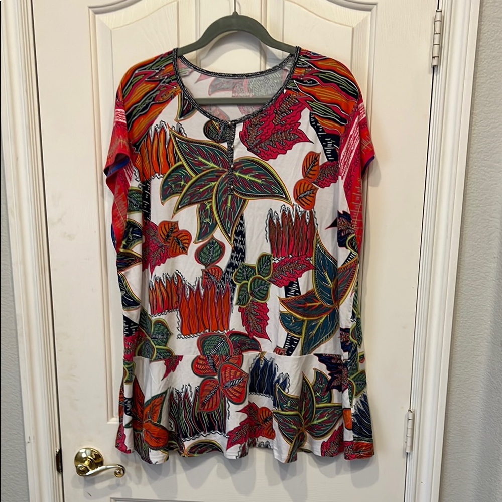 Soft Surroundings Red and Orange Graphic 3/4 Sleeve Blouse
